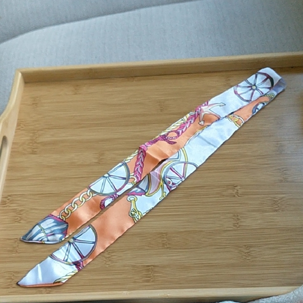 Silk-Feel Twilly Scarf in Peach and White
